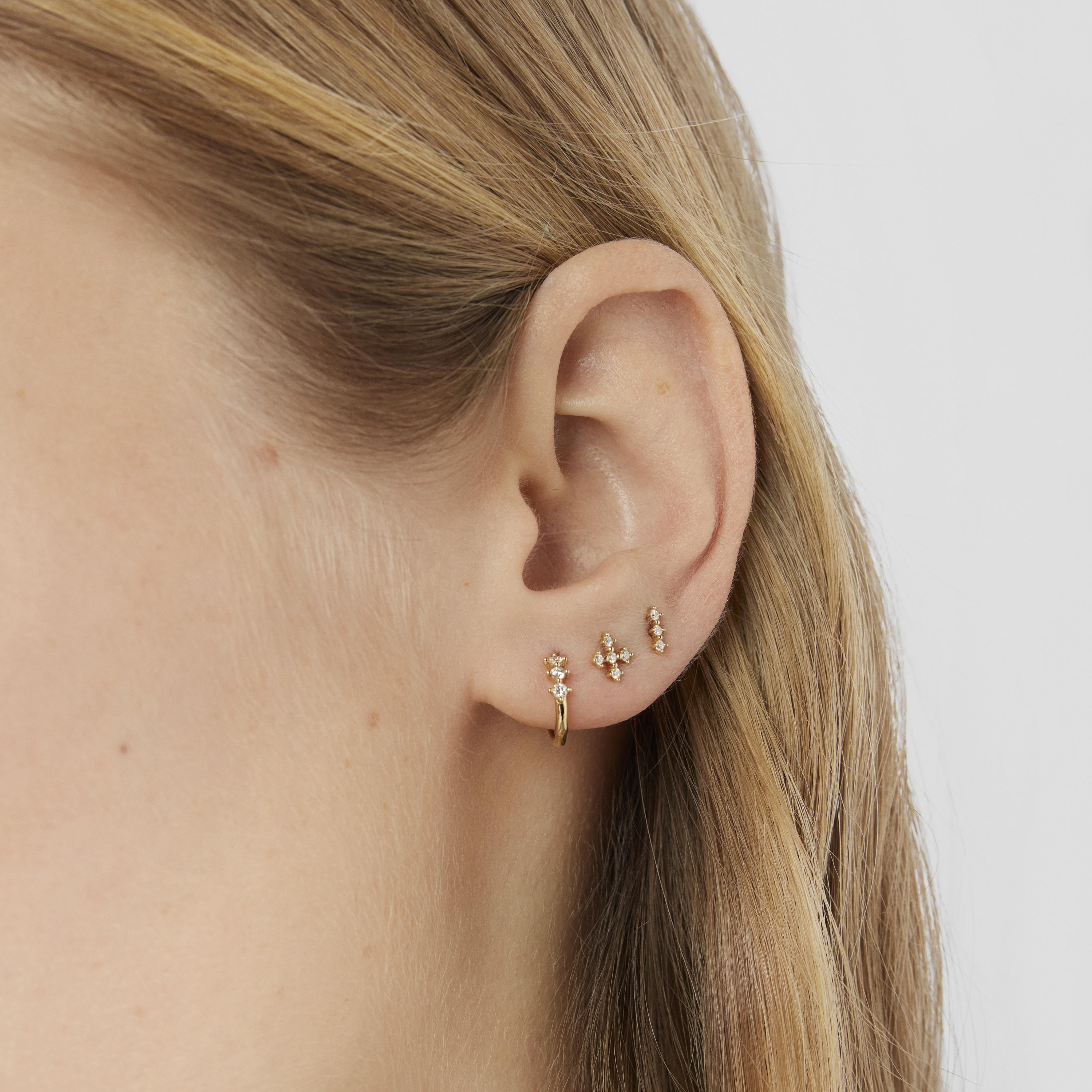 18K solid gold cross Ear piercing with diamonds Les Classiques