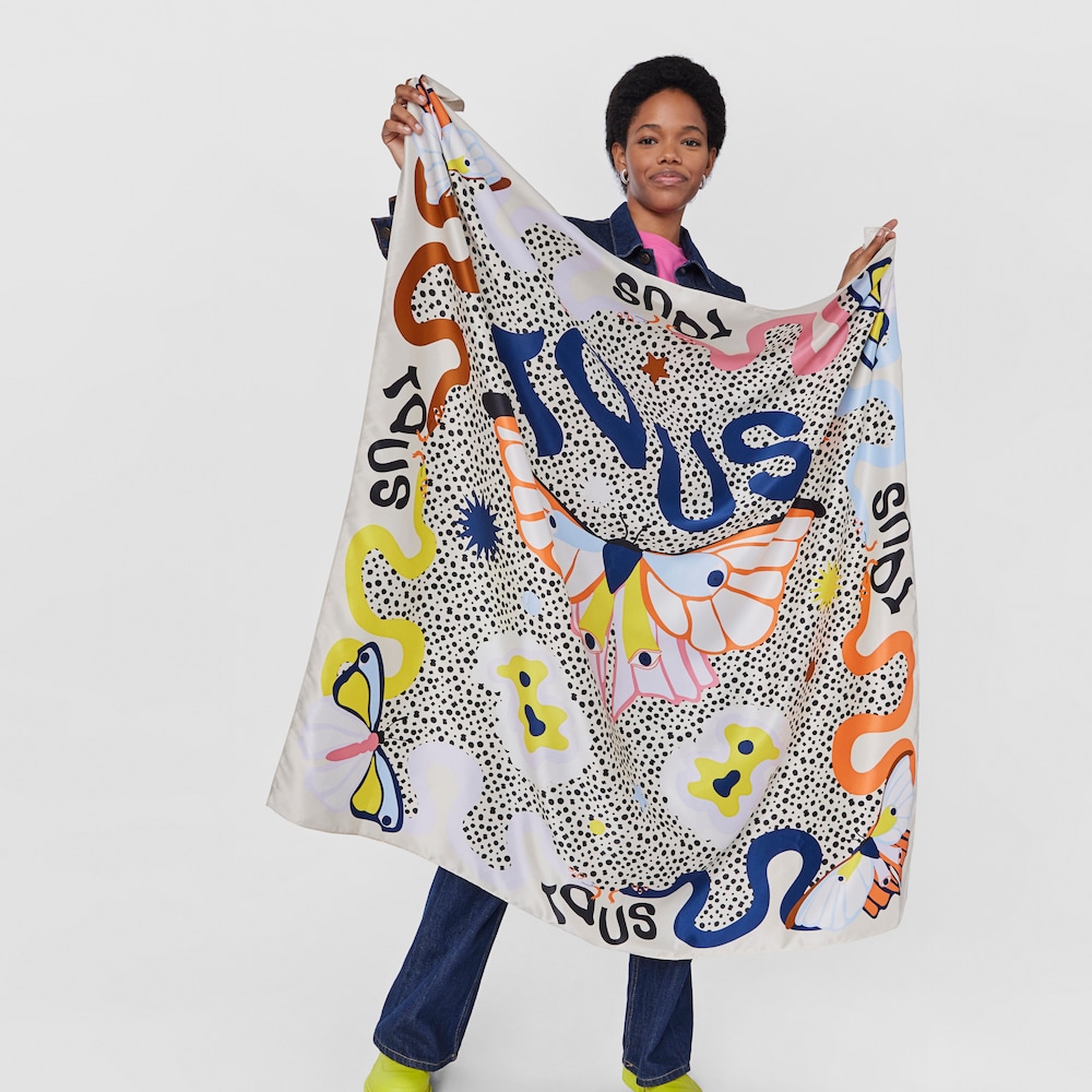 Beżowy szal w motyle TOUS Modlin