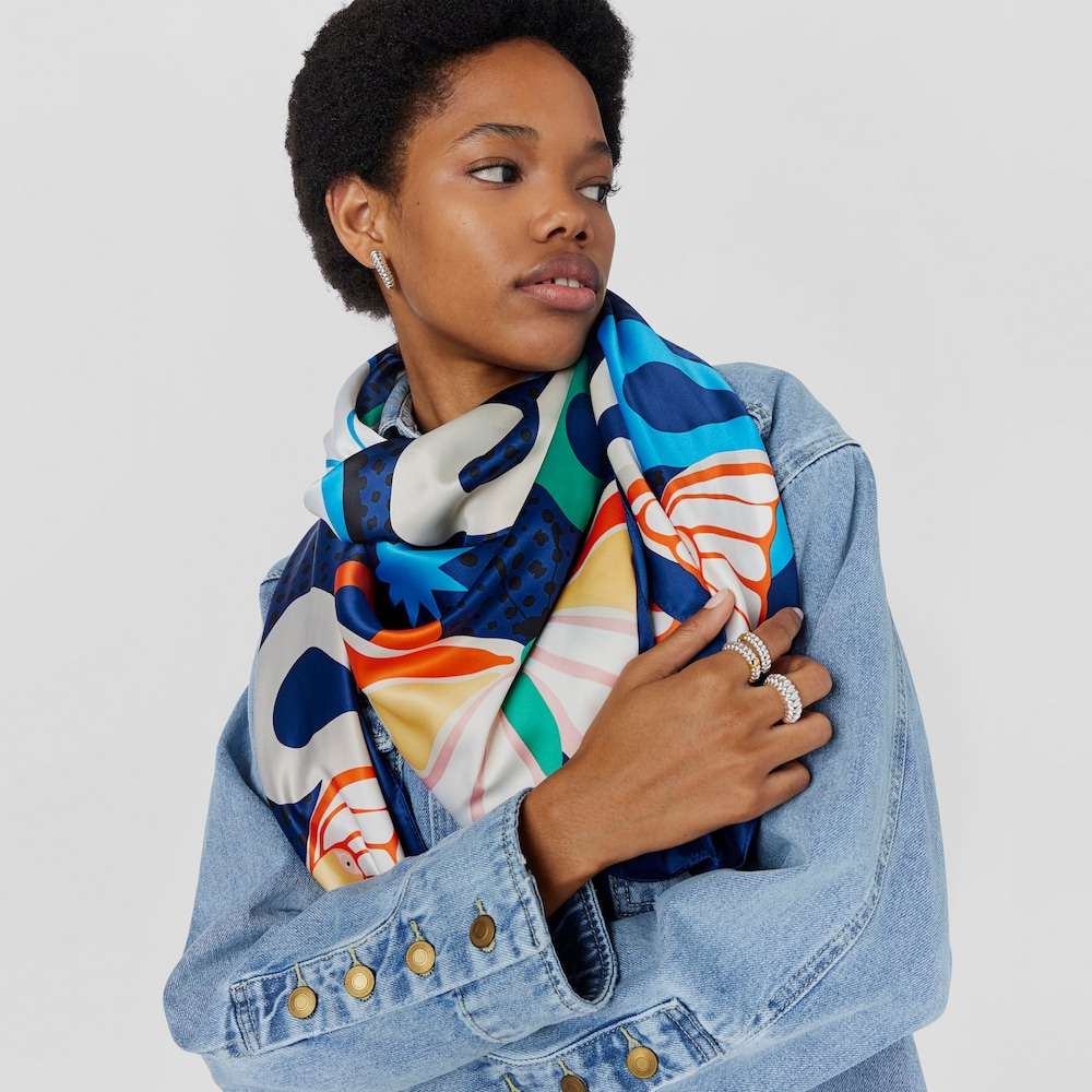 Len&ccedil;o azul-marinho borboletas TOUS Modlin