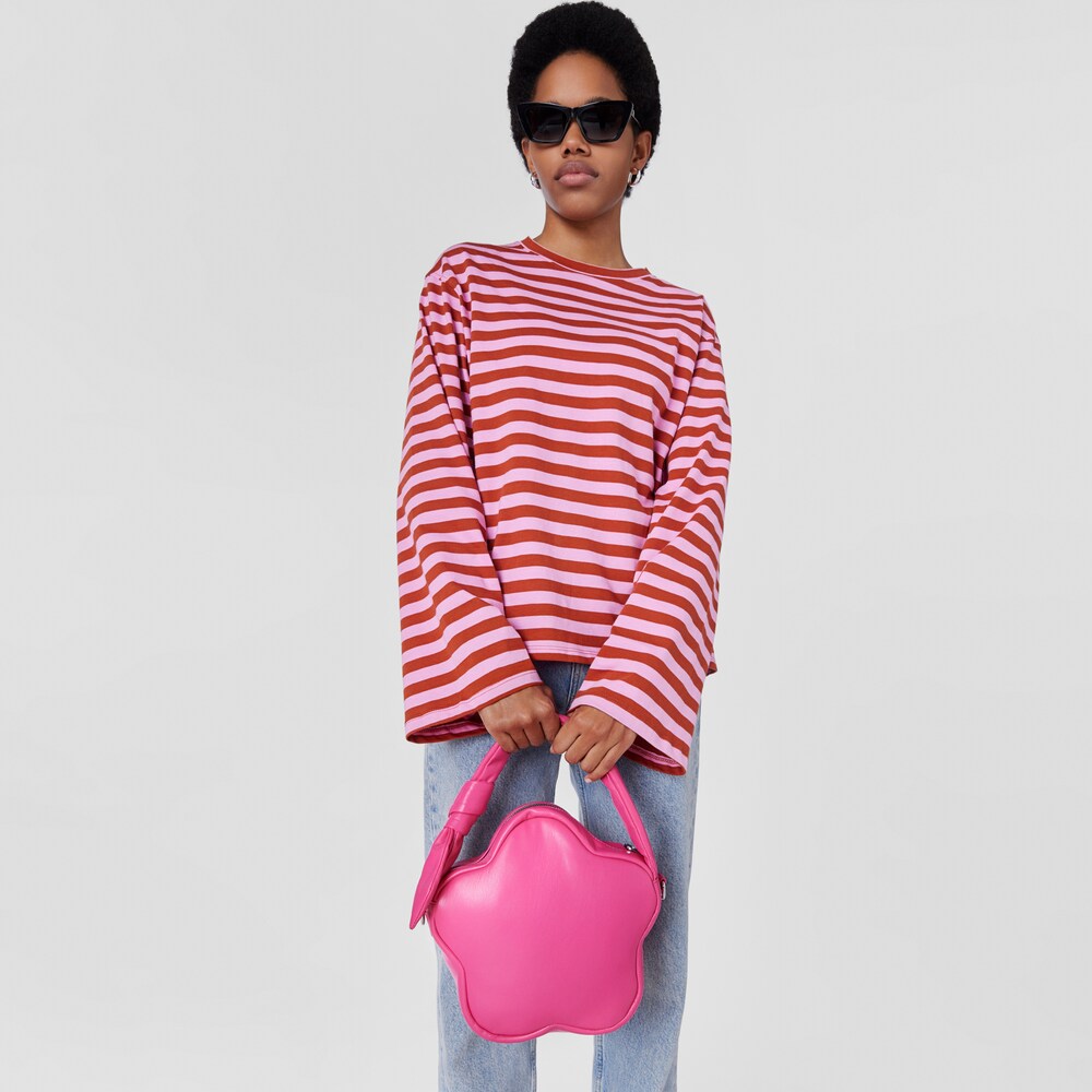 Kvetinov&aacute; Crossbody kabelka fuksiovej farby TOUS Carol