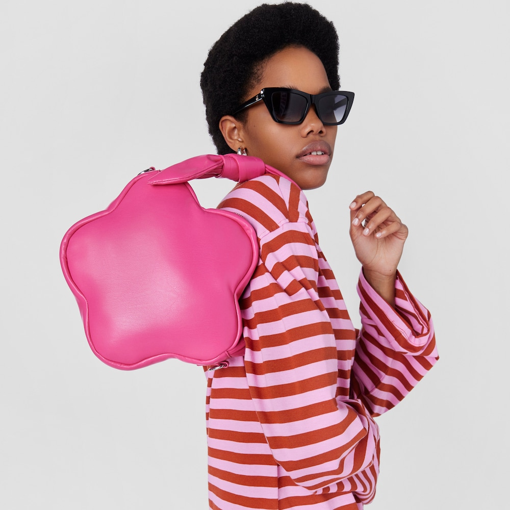 Kvetinov&aacute; Crossbody kabelka fuksiovej farby TOUS Carol