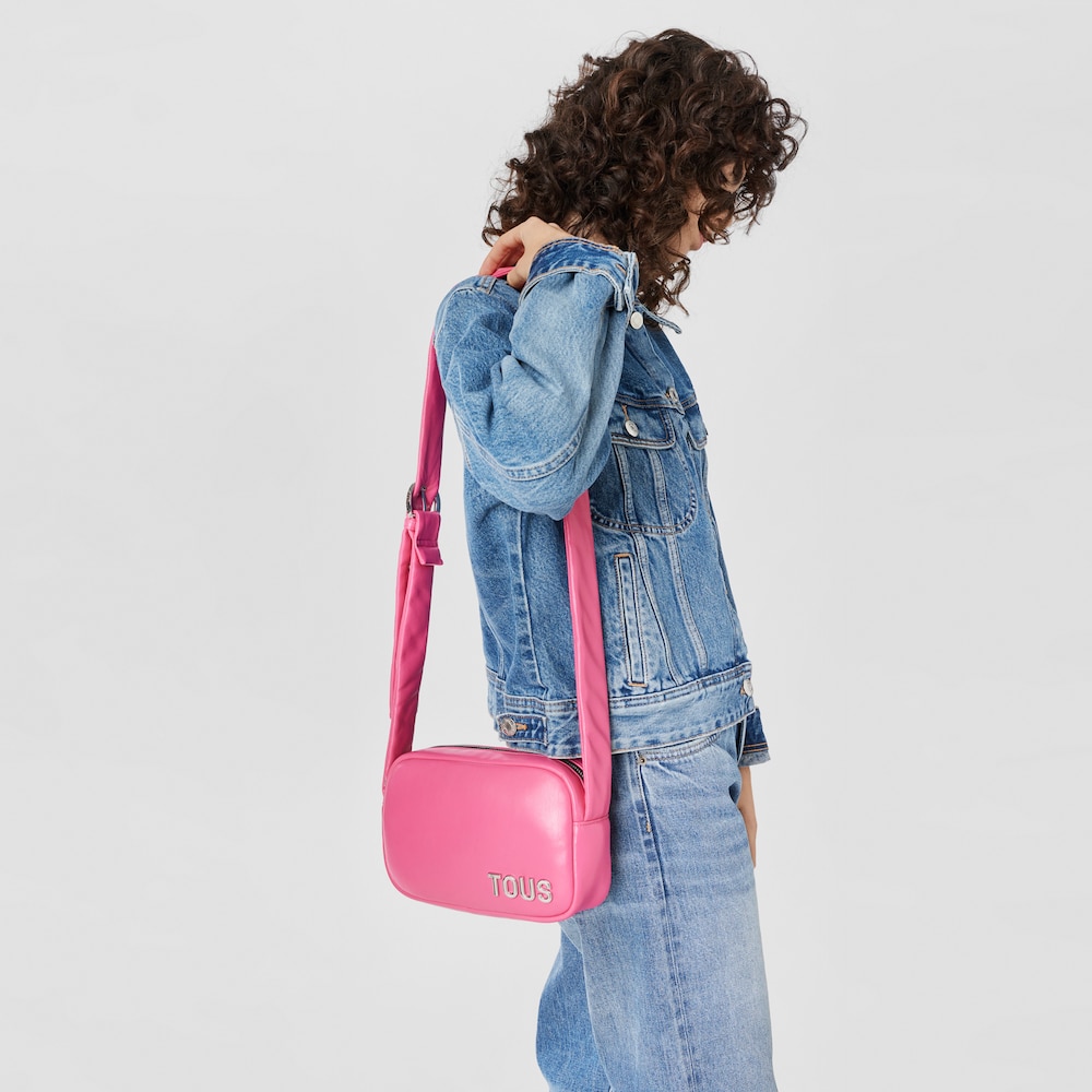 Sac &agrave; bandouli&egrave;re reporter fuchsia TOUS Carol