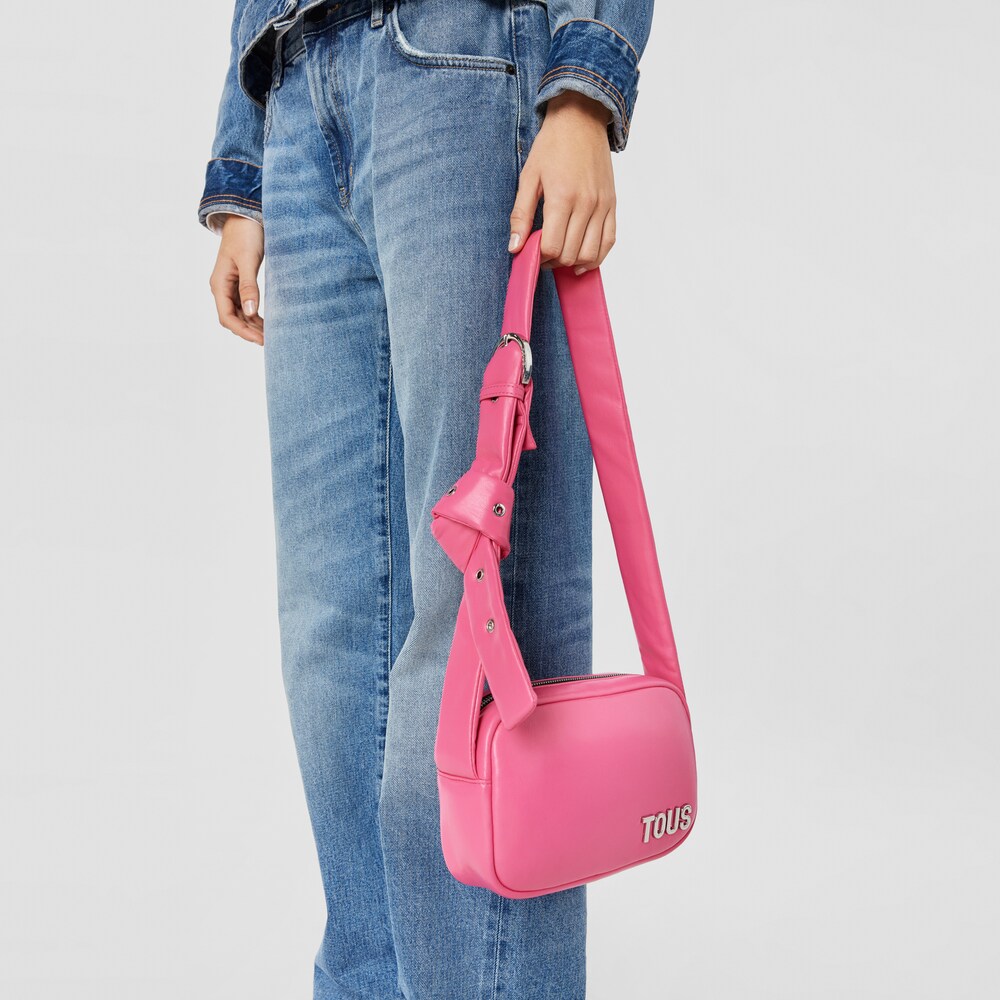 Sac &agrave; bandouli&egrave;re reporter fuchsia TOUS Carol