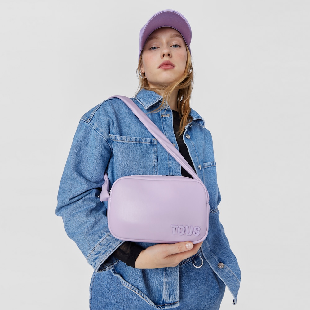 Fiołkowo-r&oacute;żowa torebka przez ramię typu reporter TOUS Carol