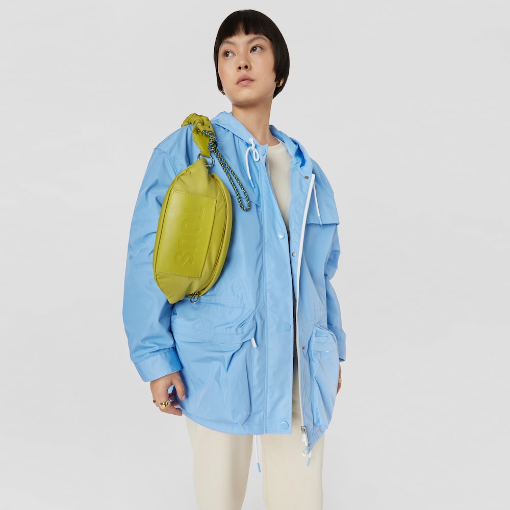 Torebka na pasek TOUS Marina w kolorze limonkowej zieleni.