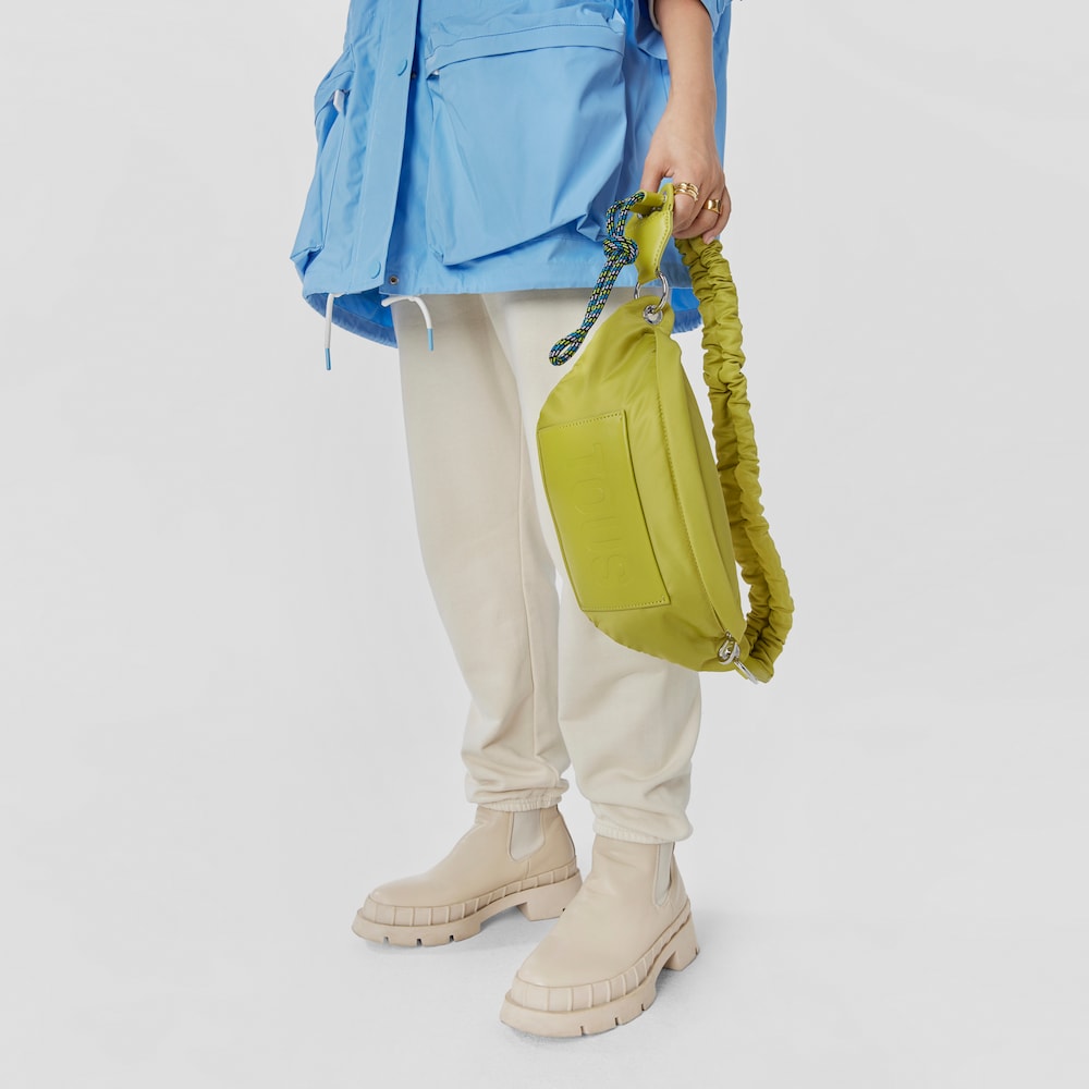 Torebka na pasek TOUS Marina w kolorze limonkowej zieleni.