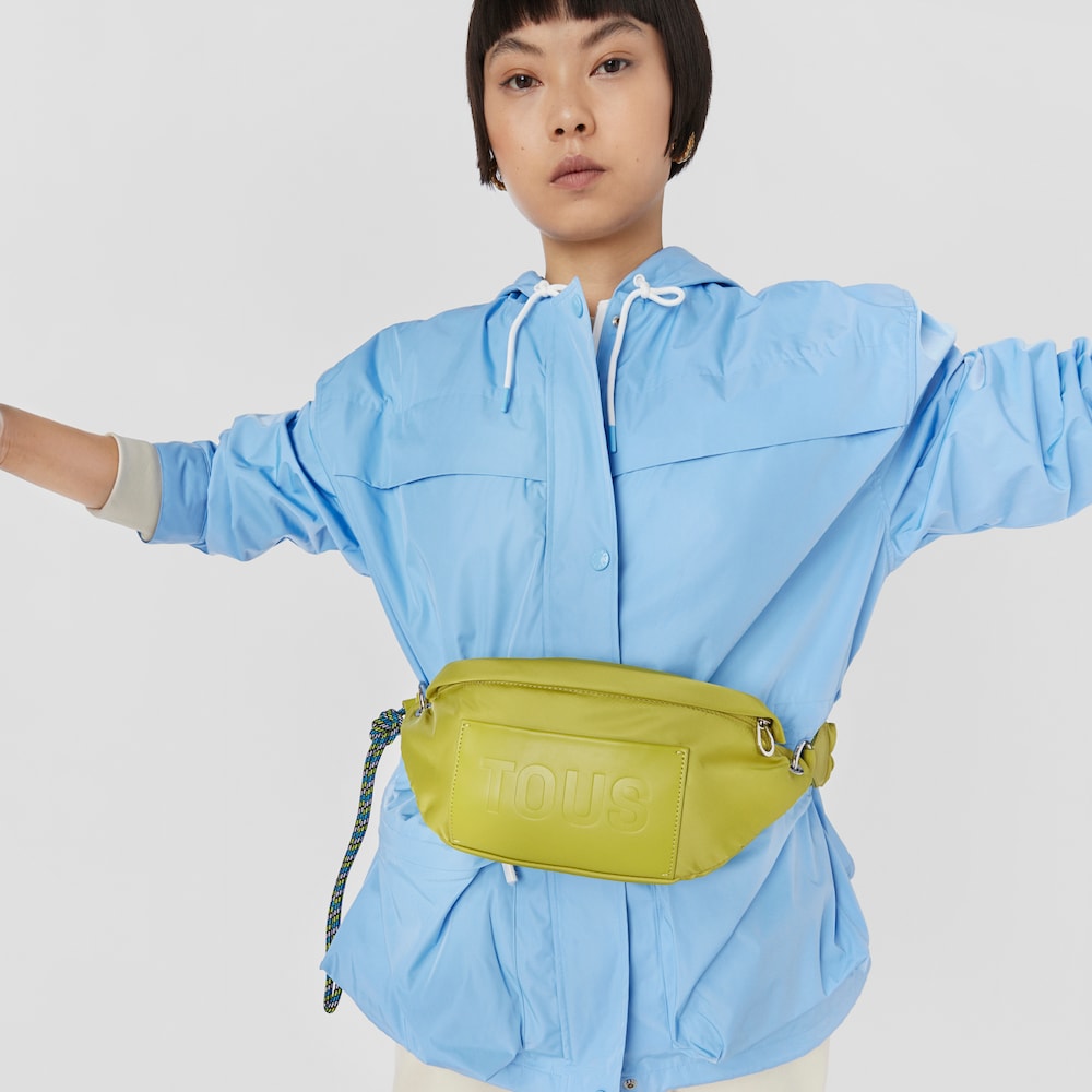 Torebka na pasek TOUS Marina w kolorze limonkowej zieleni.