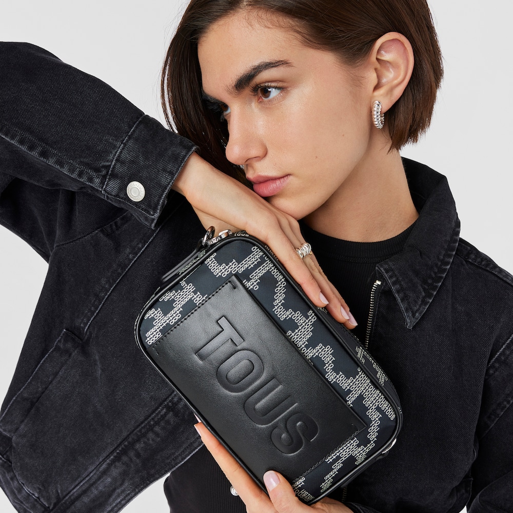 Czarna torebka przez ramię typu reporter Kaos Pix Soft