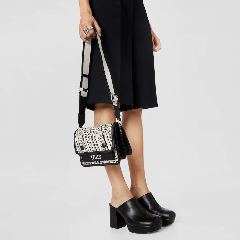 Bandolera peque&ntilde;a Audree beige y negra TOUS Vera