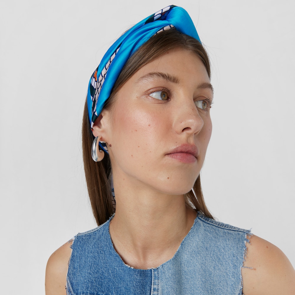 Pa&ntilde;uelo de poli&eacute;ster azul TOUS Lamba