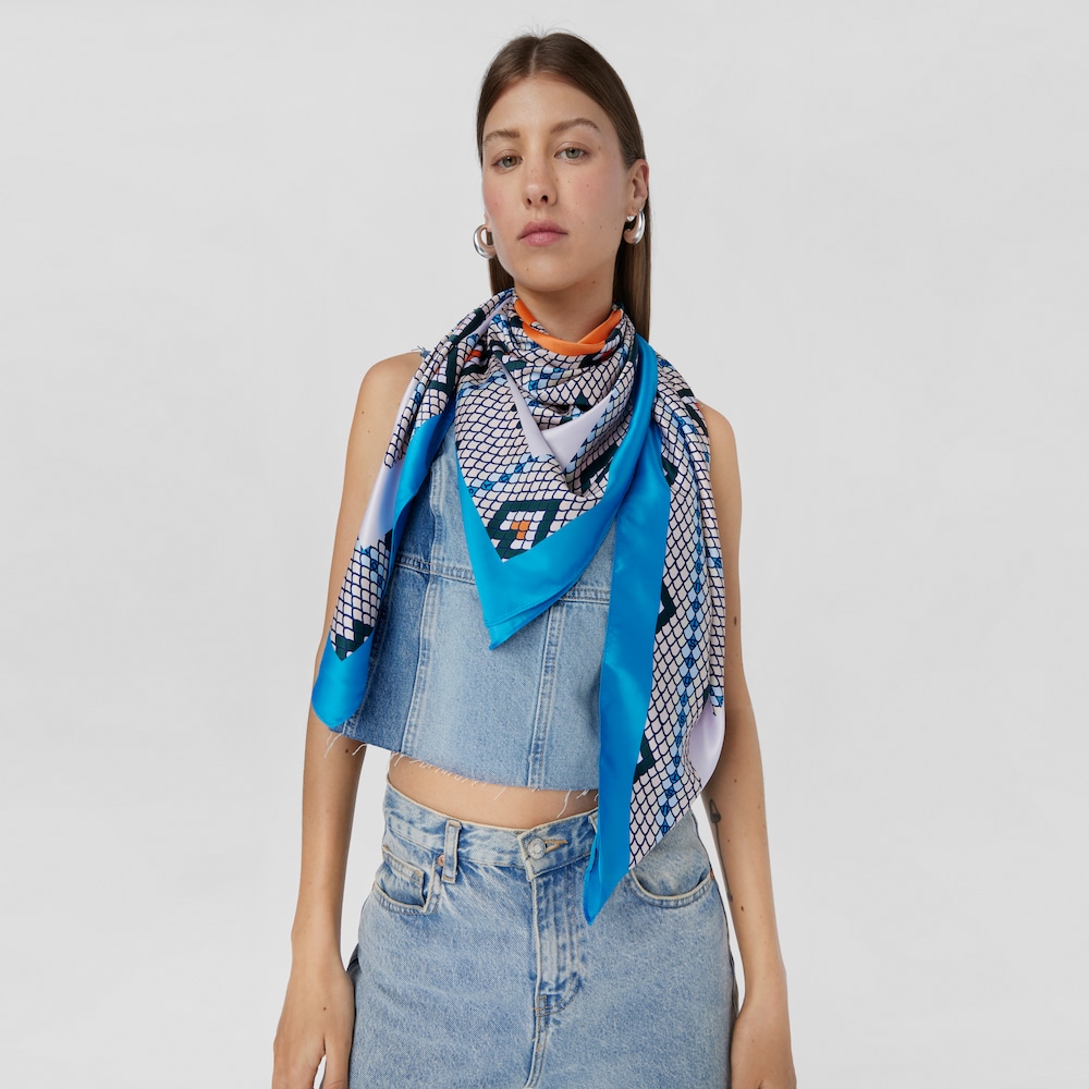 Pa&ntilde;uelo de poli&eacute;ster azul TOUS Lamba