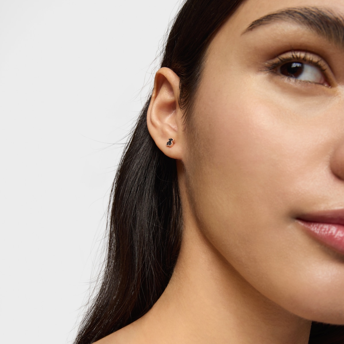 Pendientes con baño de oro rosa 18 kt sobre plata y espinelas motivo oso Motif