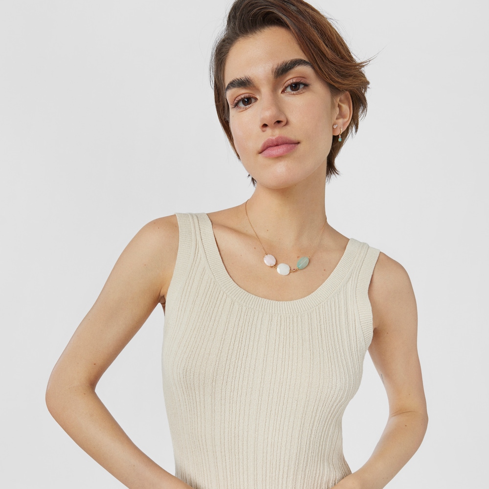 Collar Ethereal de Oro con Gemas