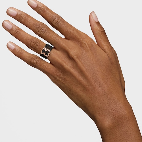 Anillo de acero IP negro con baño de oro rosa 18 kt sobre plata motivo silueta oso Icon Mesh