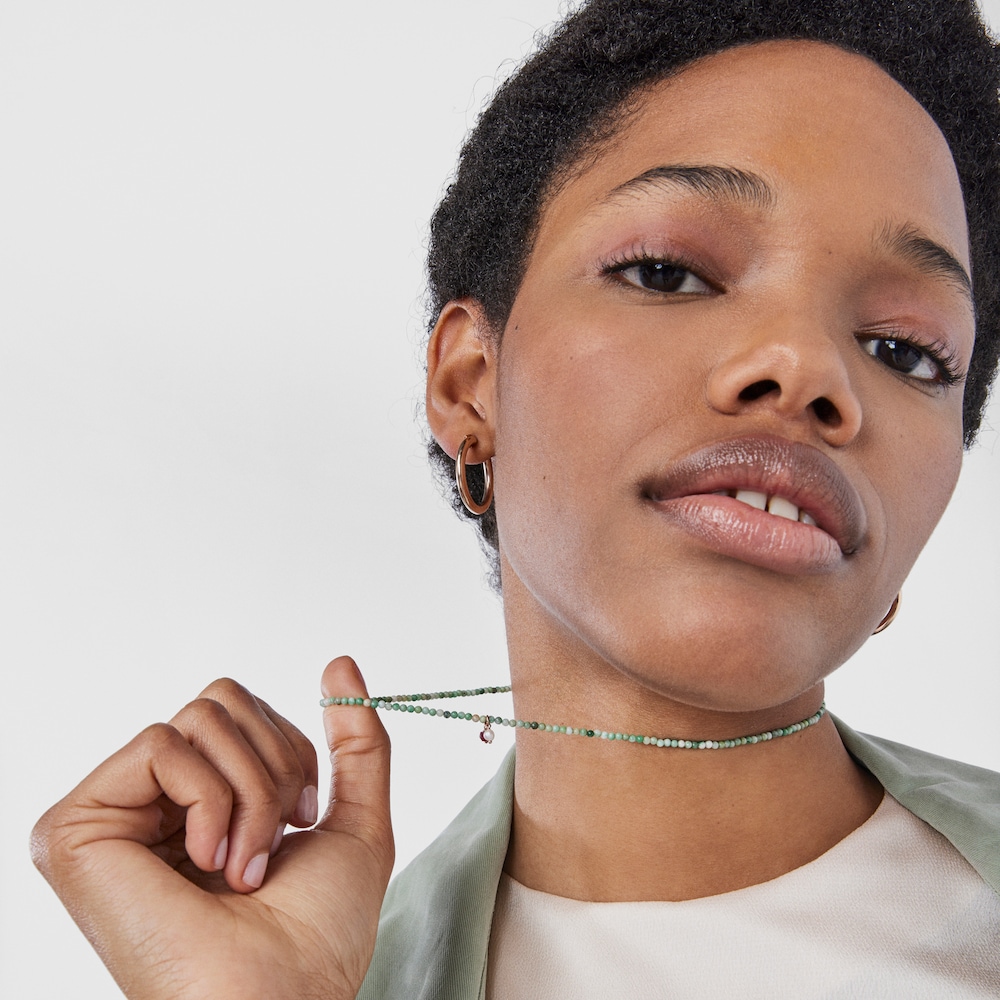 Collar Camille con ba&ntilde;o de oro rosa 18 kt sobre plata y Roca verde con Rub&iacute; y Perla