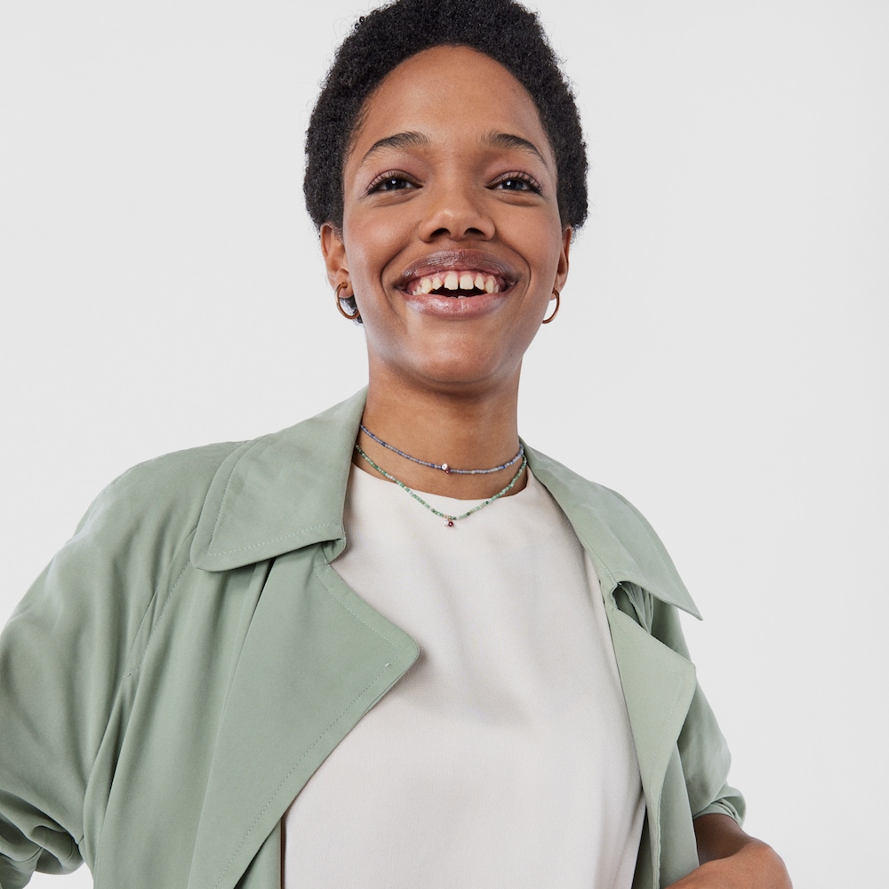 Collar Camille con ba&ntilde;o de oro rosa 18 kt sobre plata y Roca verde con Rub&iacute; y Perla