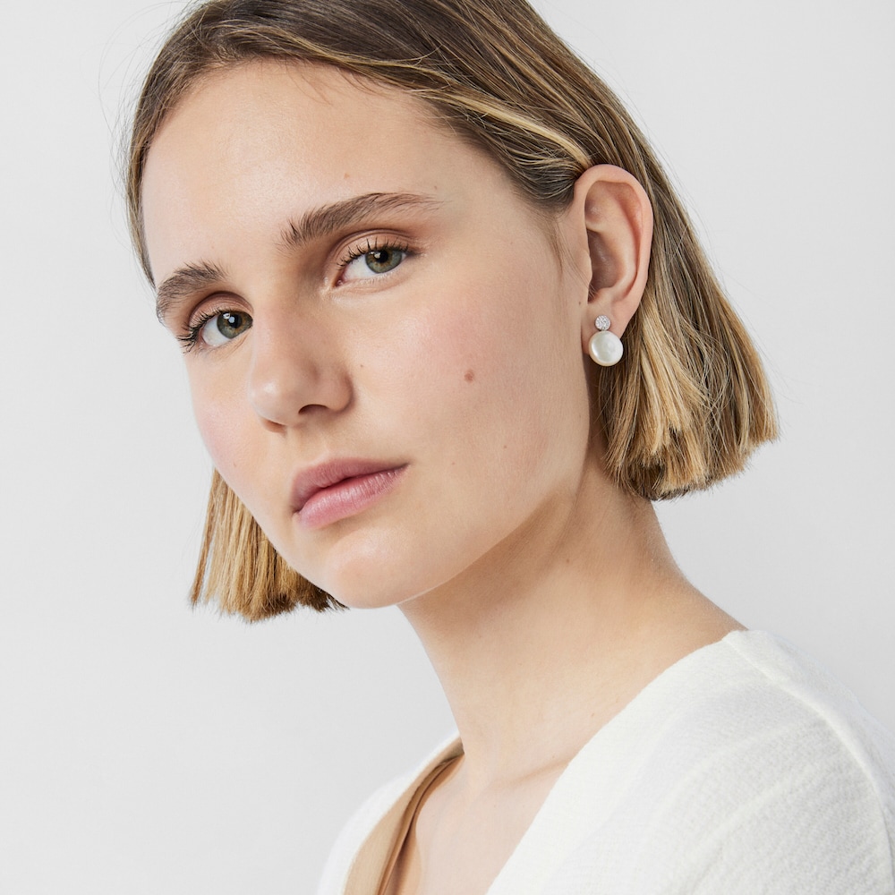 Pendientes de oro blanco con diamantes y perla cultivada Alecia image number 6
