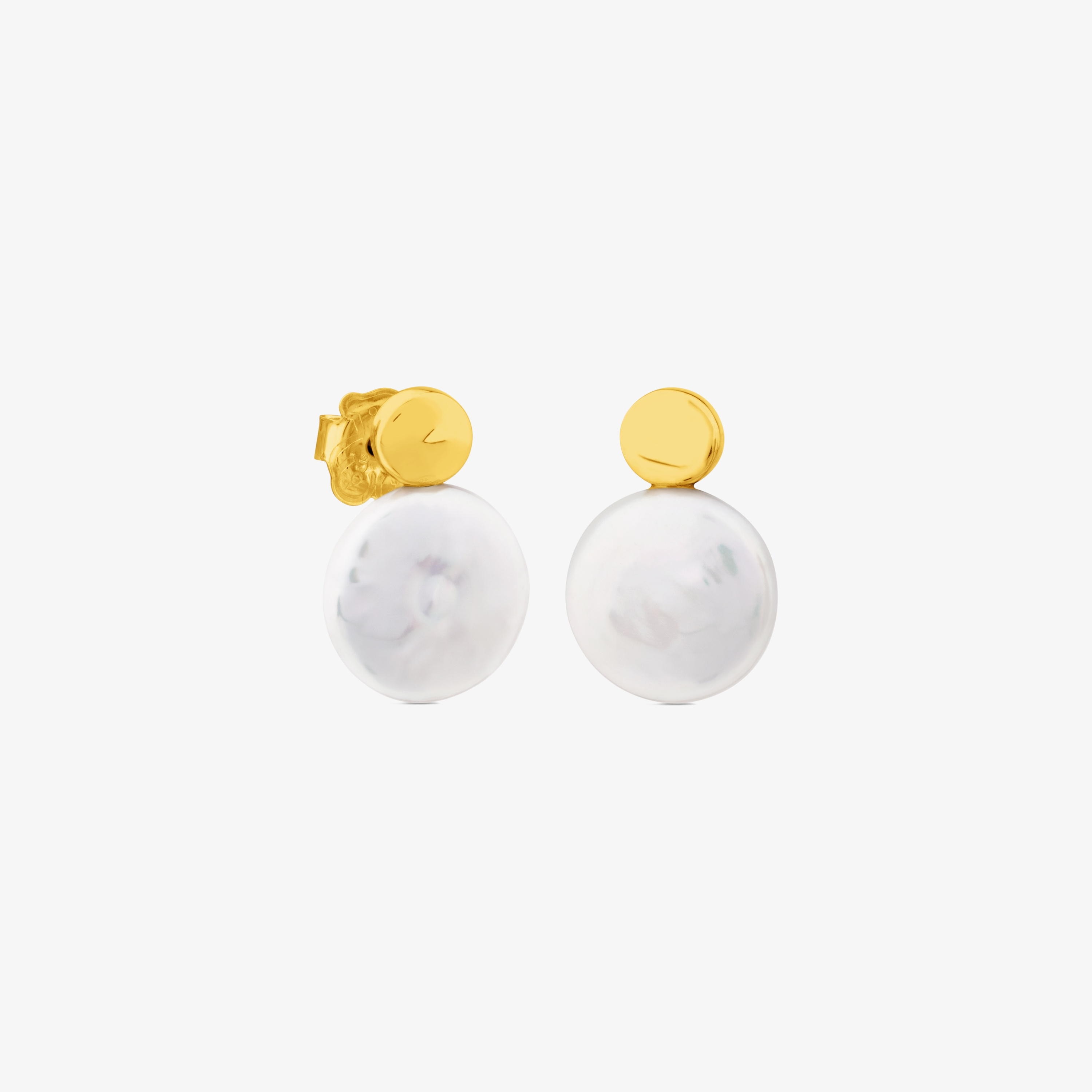 Alecia Earrings in 18K solid gold with Pearl.