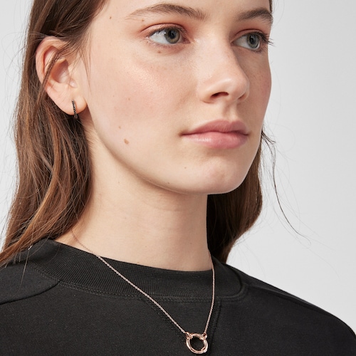 Collar con baño de oro rosa 18 kt sobre plata y anilla de 16mm Hold