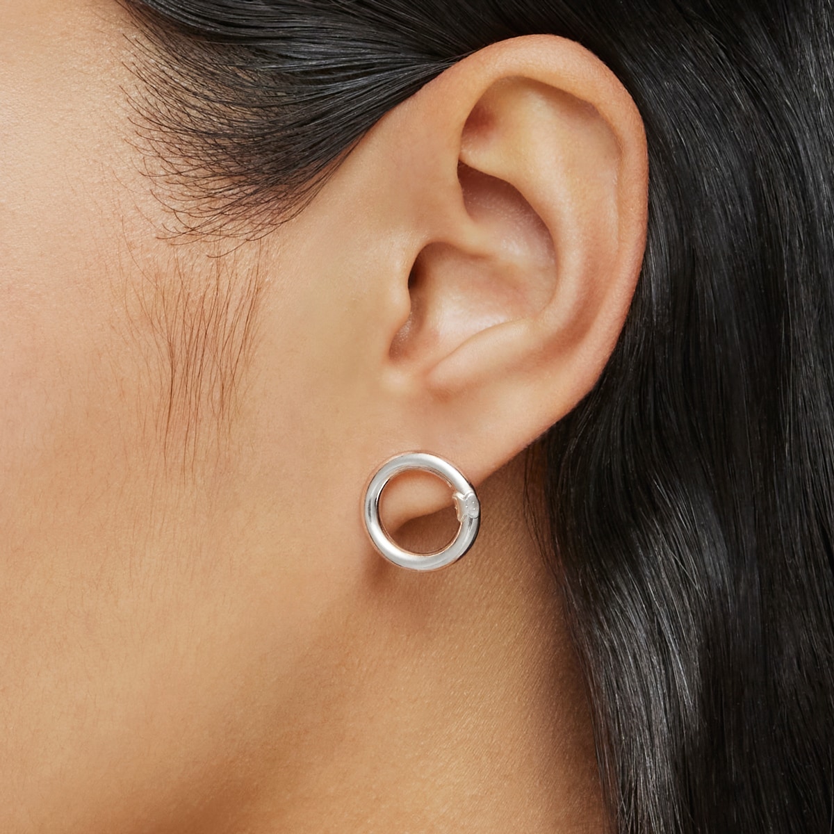 Pendientes pequeños de plata Hold