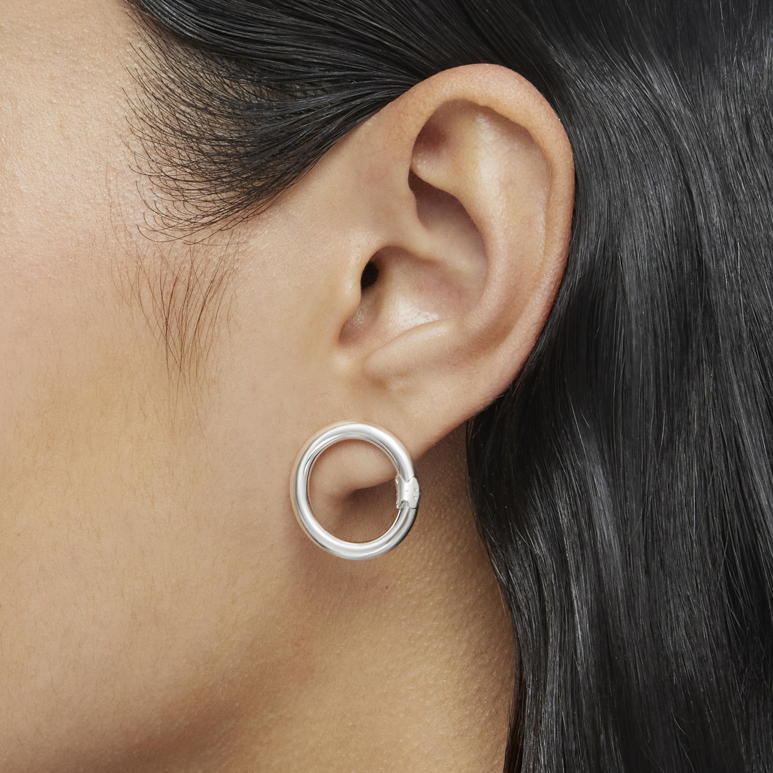 Medium Silver Hold Earrings | TOUS