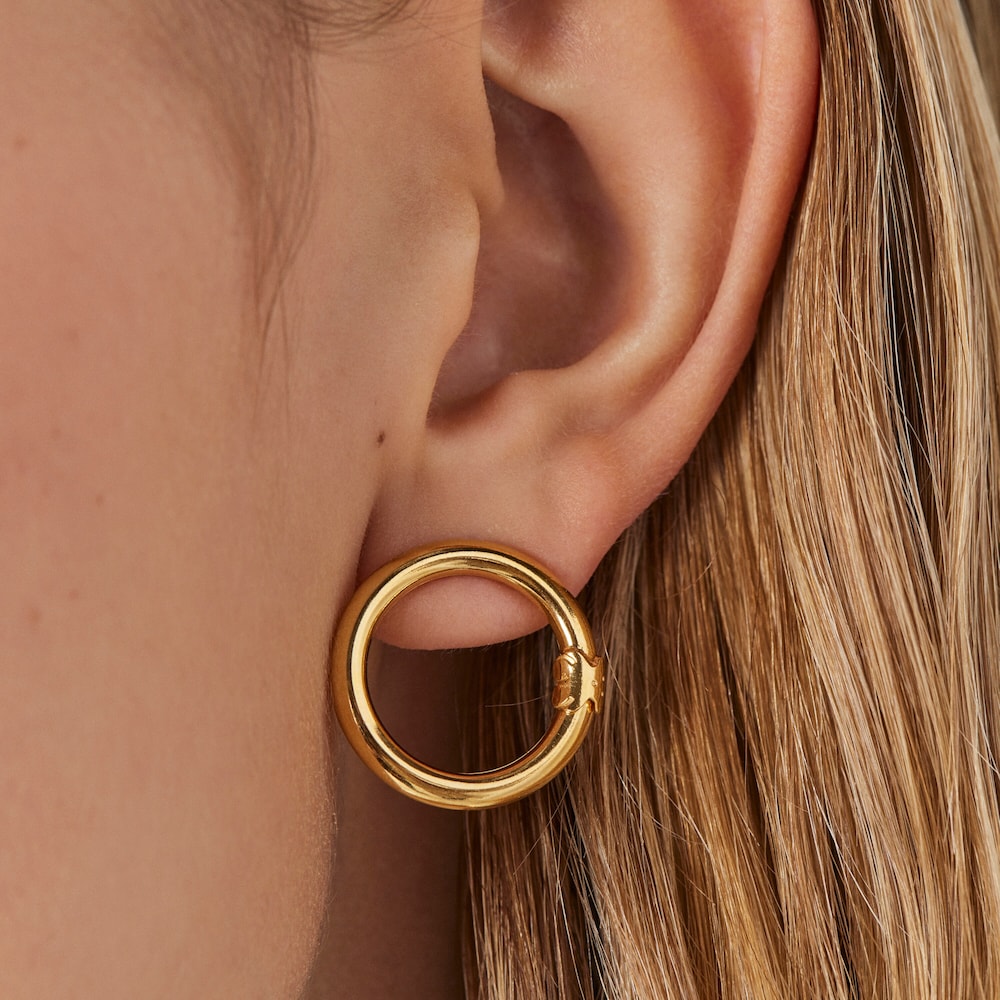 Pendientes medianos con baño de oro 18 kt sobre plata Hold image number 7