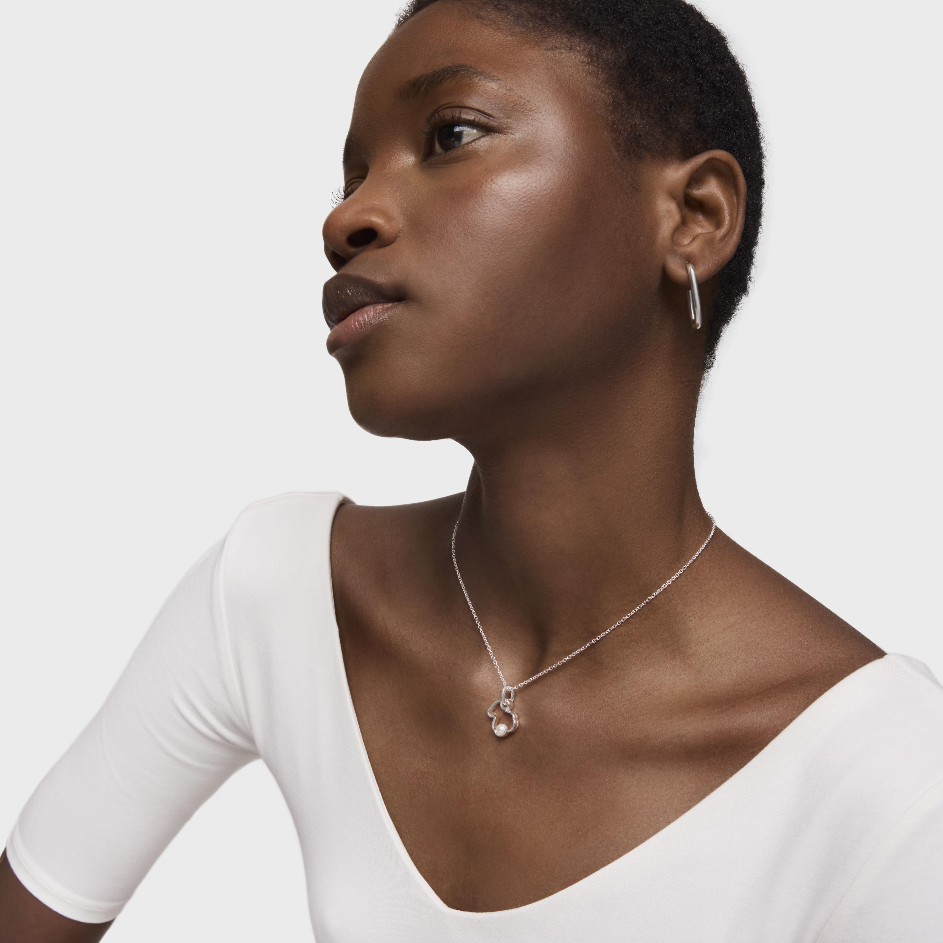 Silver Silueta Necklace with Pearl