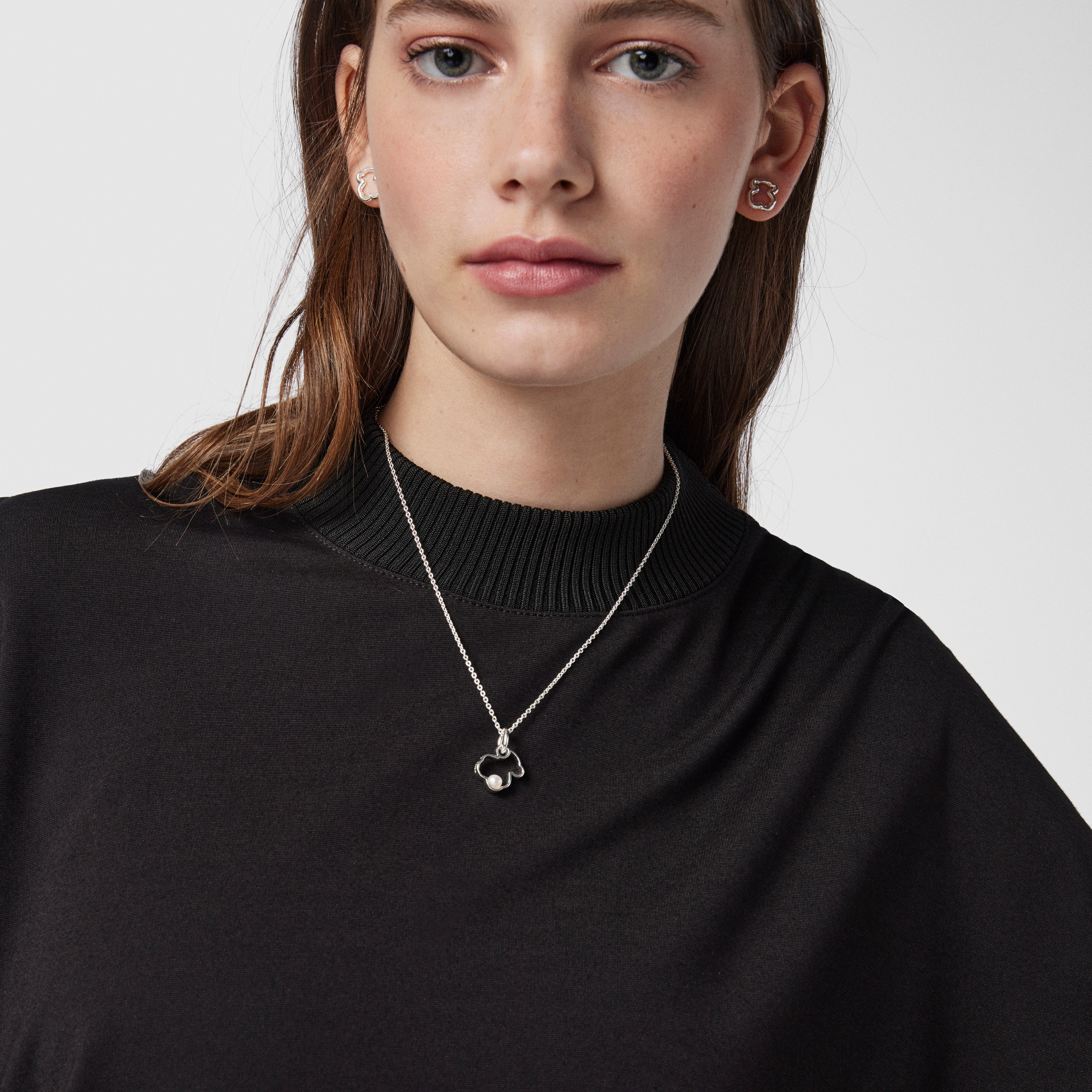 Silver Silueta Necklace with Pearl