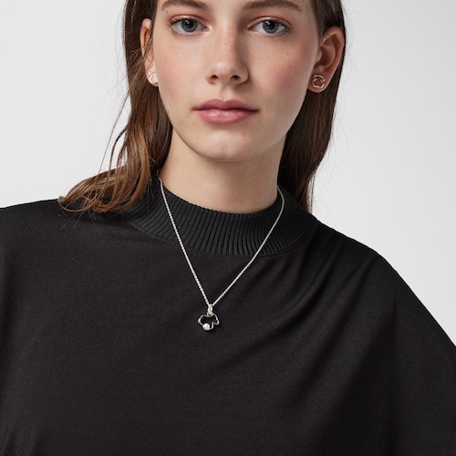 Collar de plata con perla cultivada motivo silueta oso Silueta