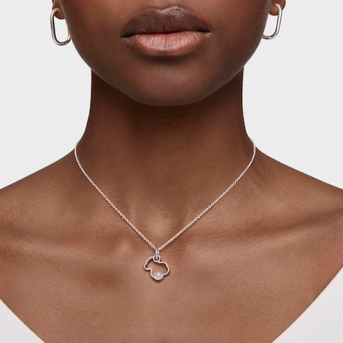 Collar de plata con perla cultivada motivo silueta oso Silueta