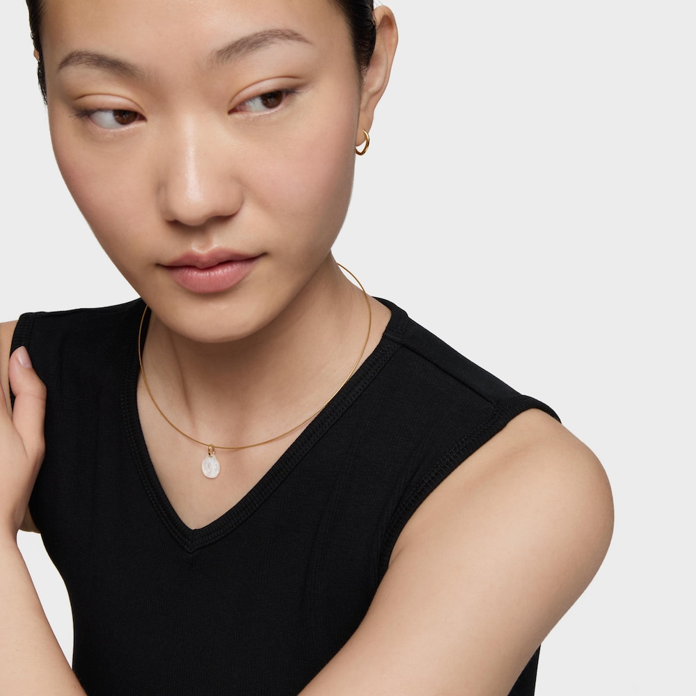 Colgante Maria de oro con n&aacute;car Devoci&oacute;n