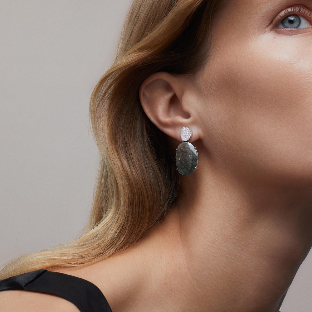 Aretes de oro blanco con diamantes y cuarzo turmalinado ATELIER Dramatic Jewelry