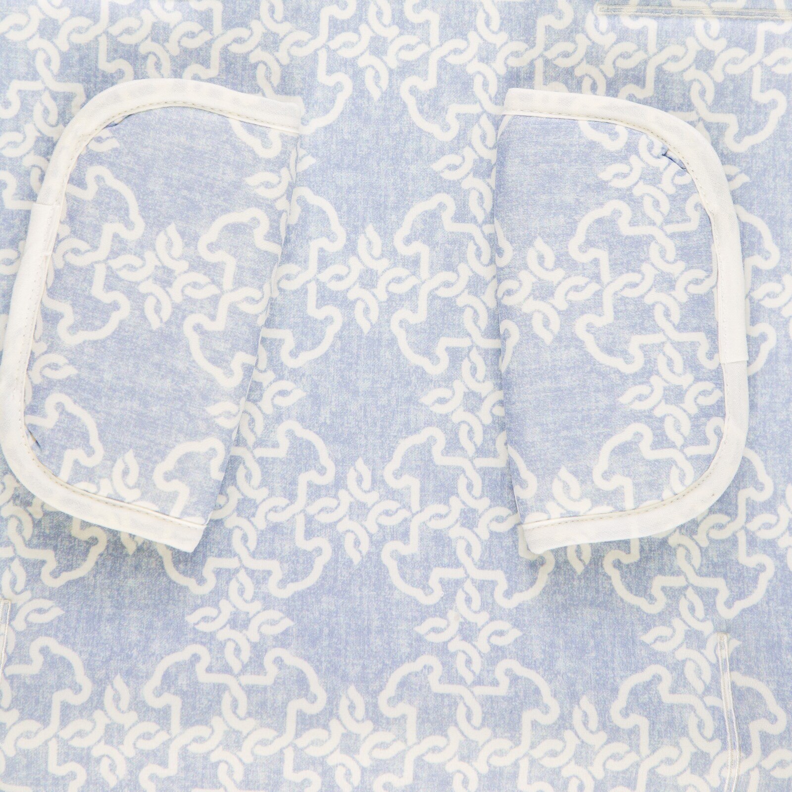 Seat universal cover in sky blue.