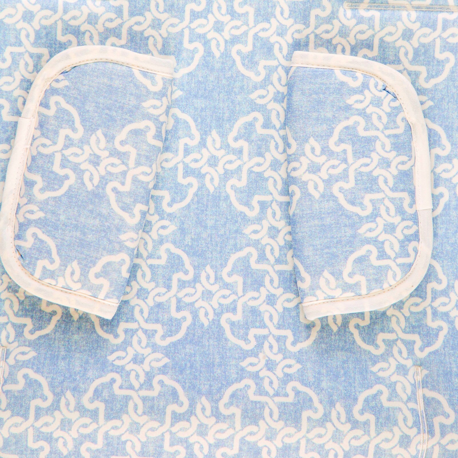 Seat universal cover in sky blue.