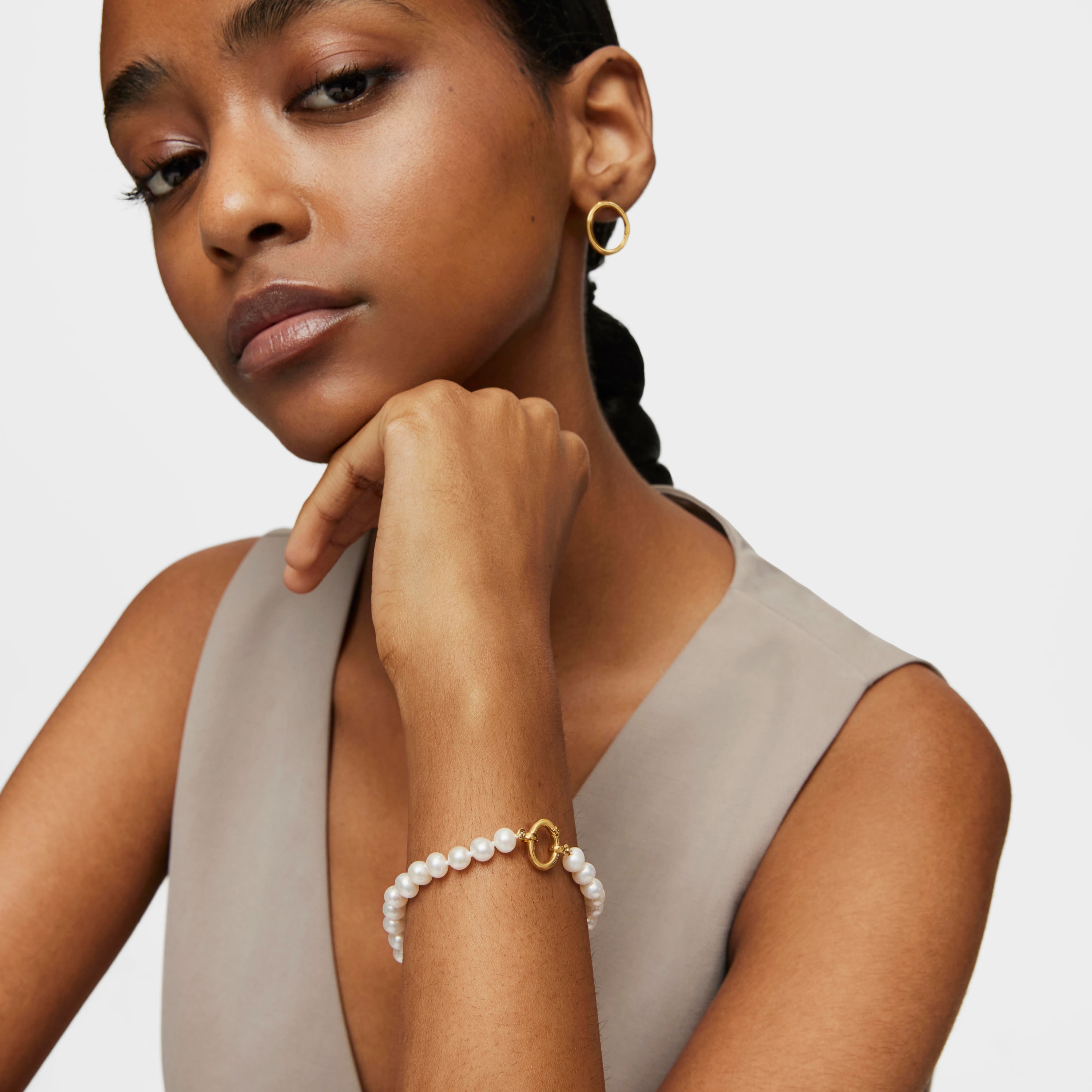 18K solid gold Hold Bracelet with Pearls