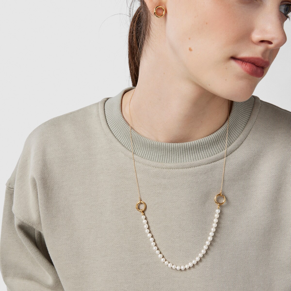 Gold Hold Bracelet with Pearls
