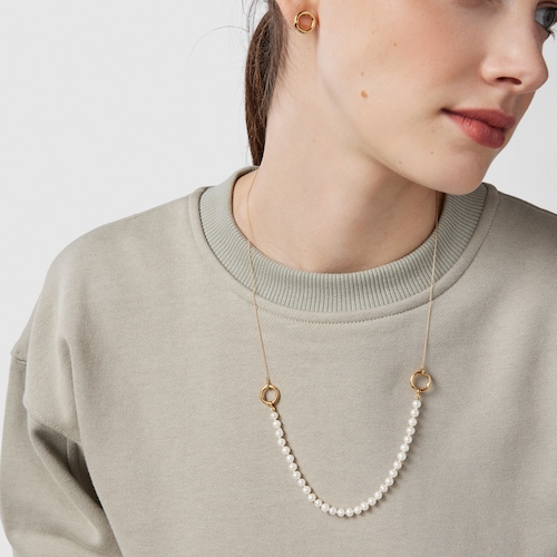 Gold Hold Bracelet with Pearls