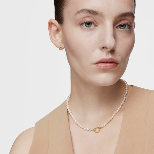 Gold Hold Necklace with Pearls