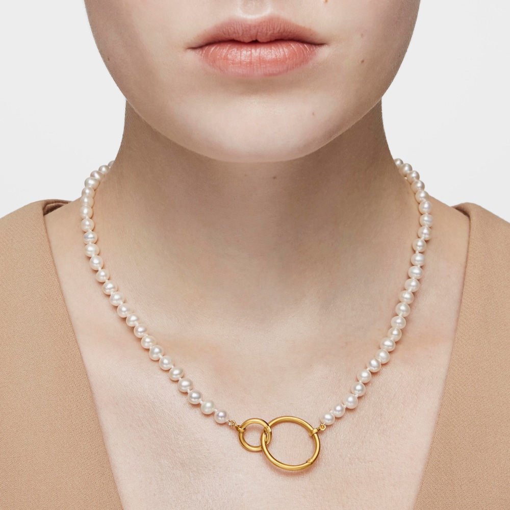 Gold Hold Necklace with Pearls