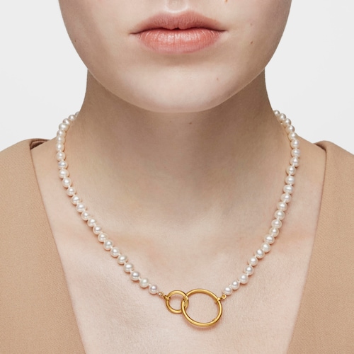Gold Hold Necklace with Pearls