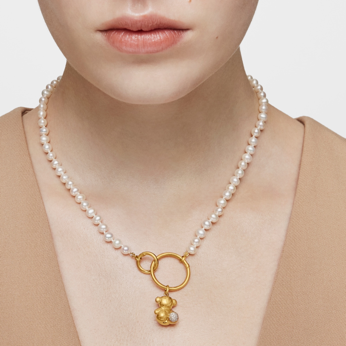 Gold Hold Necklace with Pearls