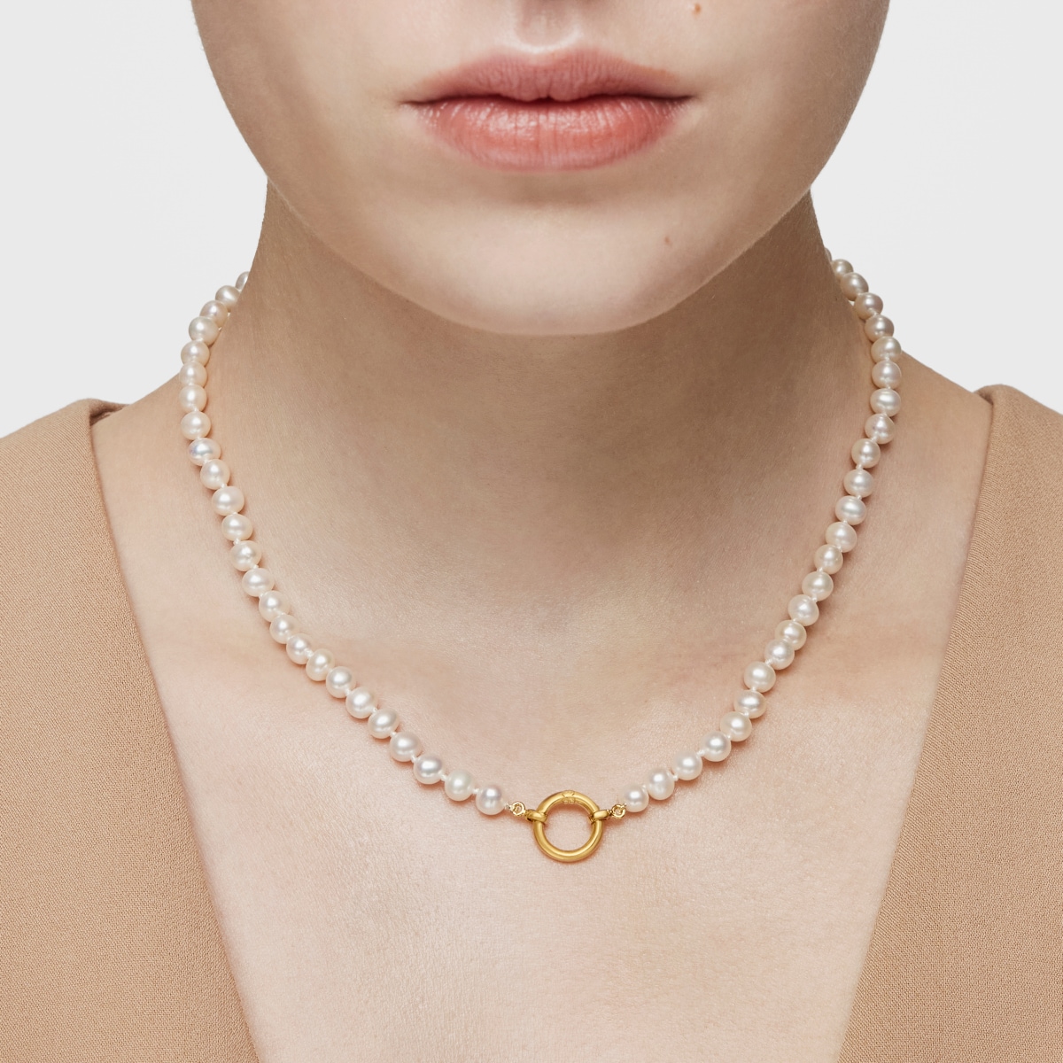 Gold Hold Necklace with Pearls