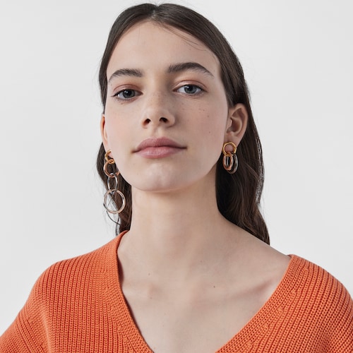 Aretes largos Hold de Plata, baño de oro 18 kt sobre plata, baño de oro rosa 18 kt sobre plata y Plata Dark Silver