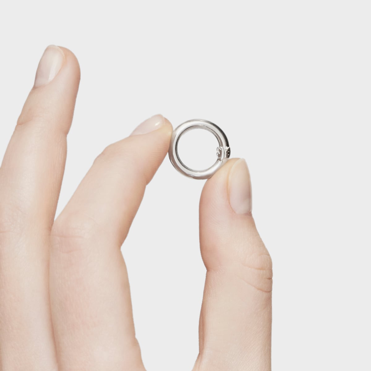 Anilla pequeña de plata Hold