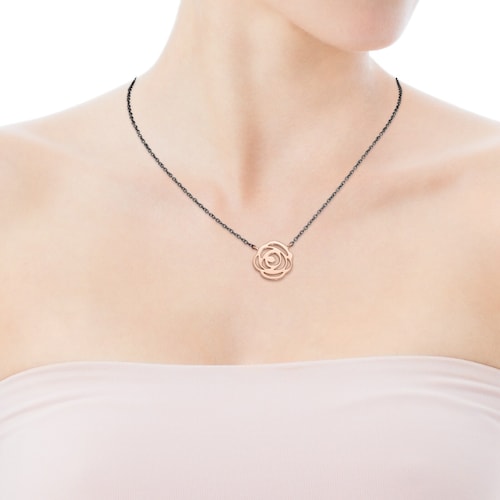 Collar con baño de oro rosa 18 kt sobre plata y plata pavonada Rosa de Abril