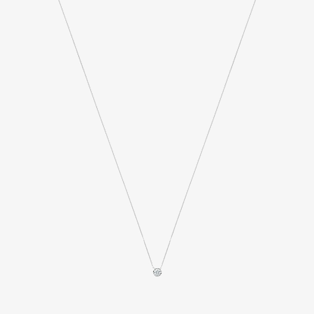 Collar de oro blanco con diamantes 0.10ct. Boca osos