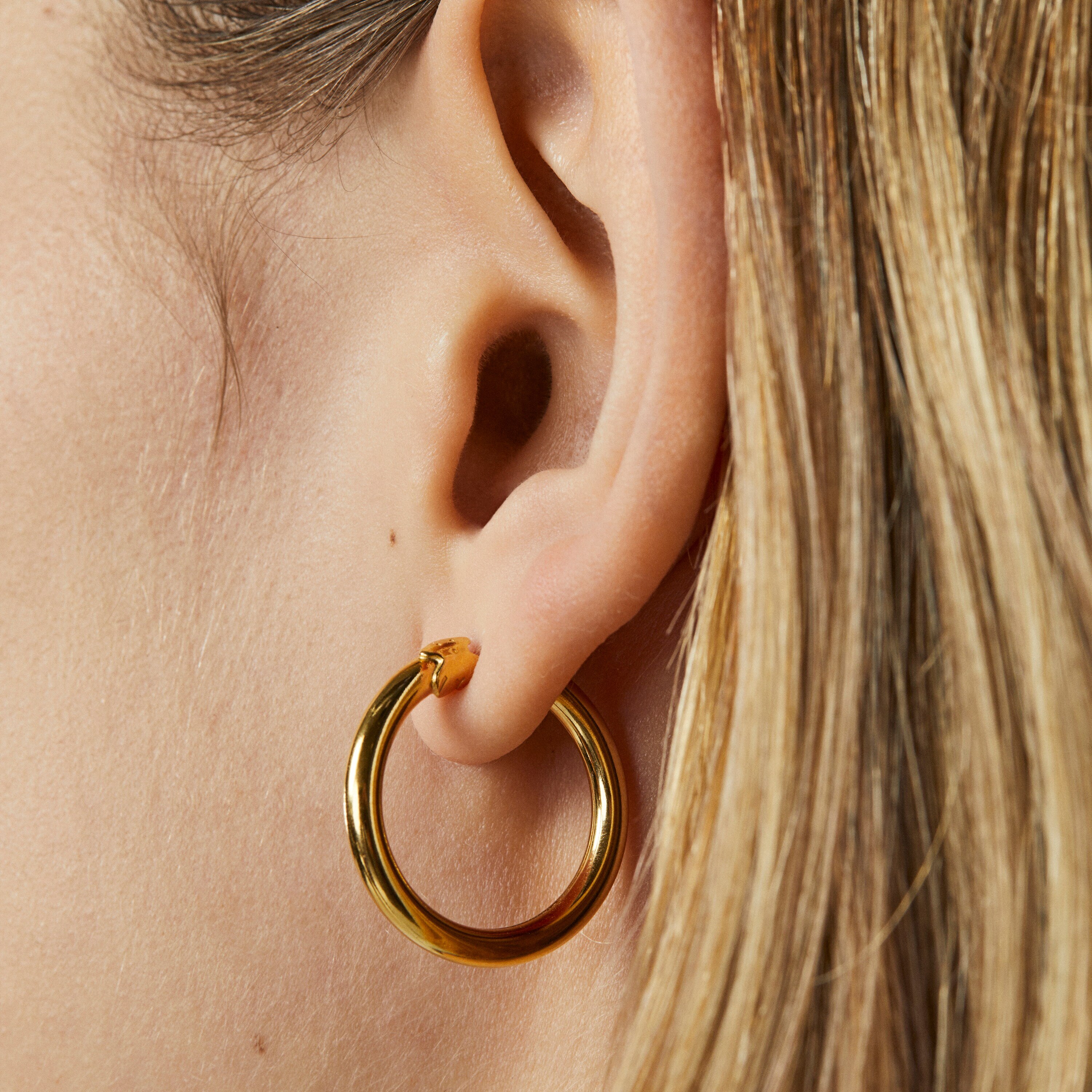 Pendientes aro pequeños con baño de oro 18 kt sobre plata TOUS Basics
