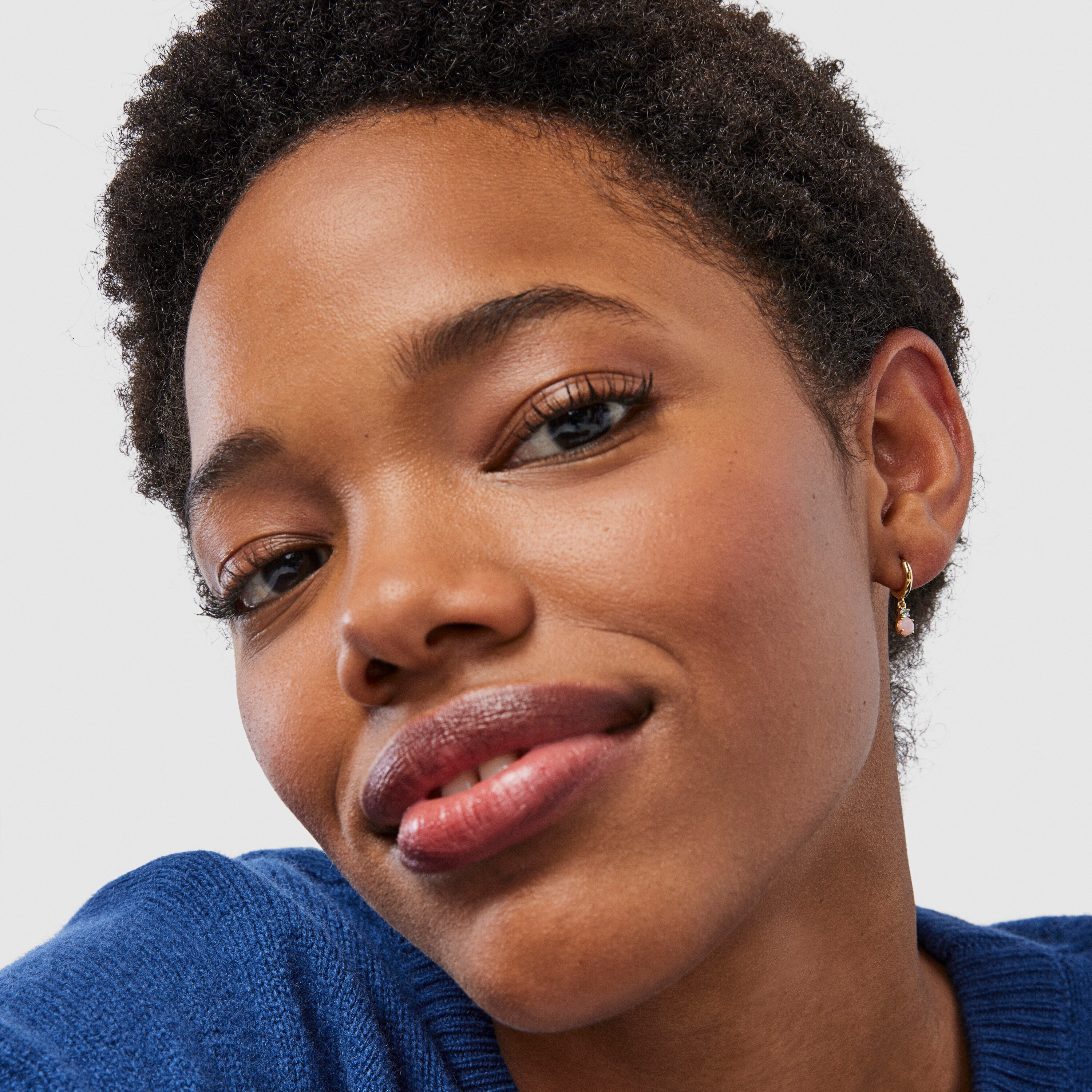 Mini Ivette short Earrings in Gold with Opal and Topaz