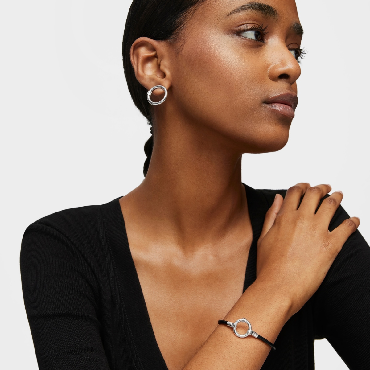 Pulsera de plata y cuero negro Hold