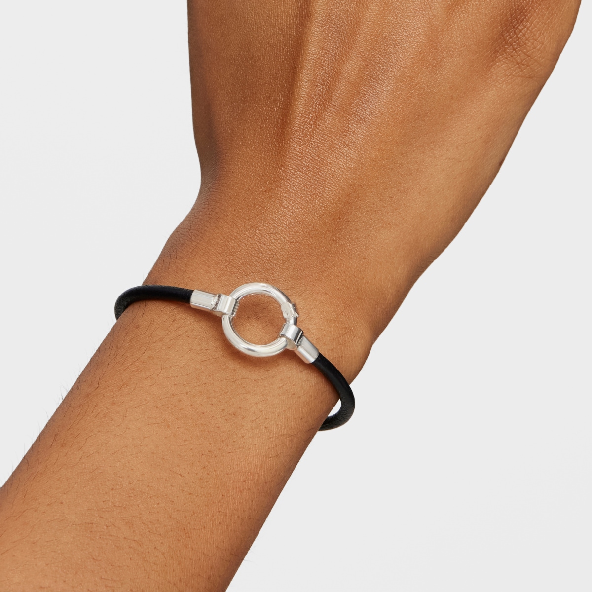 Pulsera de plata y cuero negro Hold
